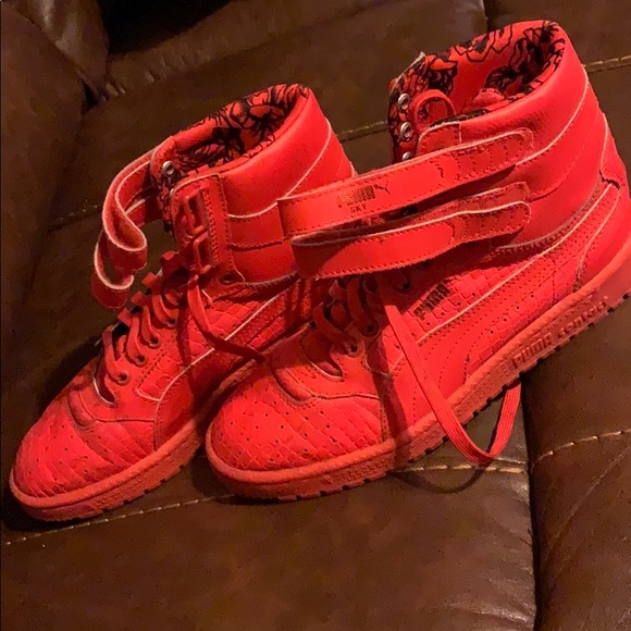 Women’s Red Size 7 Pumas - Picture 2 of 4